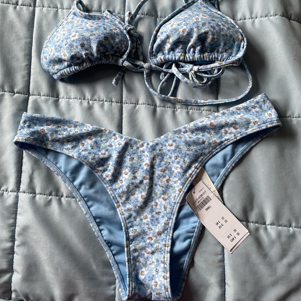 Brand New Abercrombie Blue Floral Bikini Set Size Small